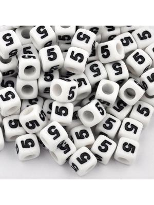 Koraliki akrylowe kwadratowe cyferki 5