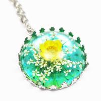 Kaboszon z suszonymi kwiatami niebiesko-żółty