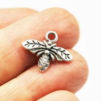 Zawieszka srebrna pszczółka 16 x 13 mm Zawieszka srebrna pszczółka 16 x 13 mm