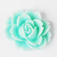 Kaboszon z żywicy lovely jasnoseledynowy Kaboszon z żywicy lovely jasnoseledynowy