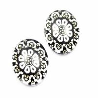 Kaboszon szklany 18 x 13 mm czarno-biały Kaboszon szklany 18 x 13 mm czarno-biały