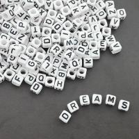 Koraliki akrylowe kwadratowe białe literki Koraliki akrylowe kwadratowe białe literki