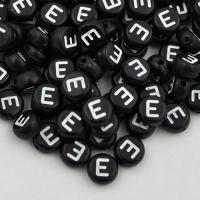 Koralik akrylowy literka czarna E