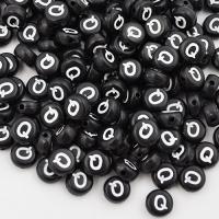 Koralik akrylowy literka czarna Q