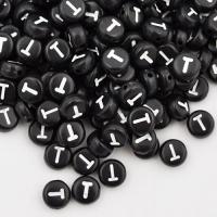 Koralik akrylowy literka czarna T