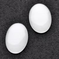 Kocie oko kaboszon 18 x 13 mm biały Kocie oko kaboszon 18 x 13 mm biały