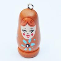 Zawieszka matrioszka drewniana musztardowa Zawieszka matrioszka drewniana musztardowa