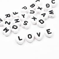 Koraliki akrylowe literki w kształcie serca Koraliki akrylowe literki w kształcie serca