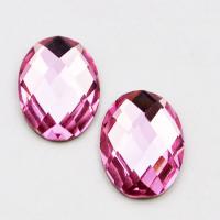 Kaboszon szklany fasetowany 18 x 13 mm jasnoróżowy Kaboszon szklany fasetowany 18 x 13 mm jasnoróżowy