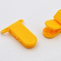 Klamra plastikowa jasnopomarańczowa Klamra plastikowa jasnopomarańczowa
